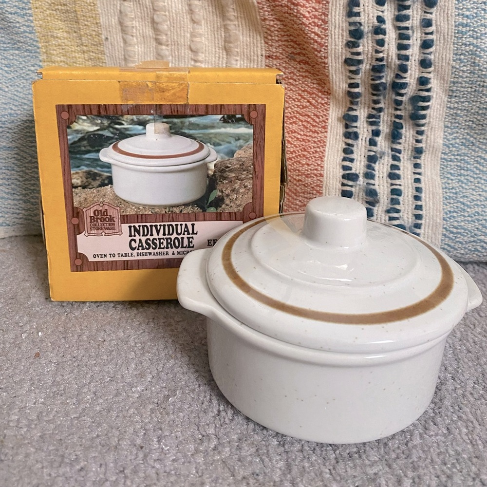 Old Brook collectible stoneware casserole dish Japan EE-18